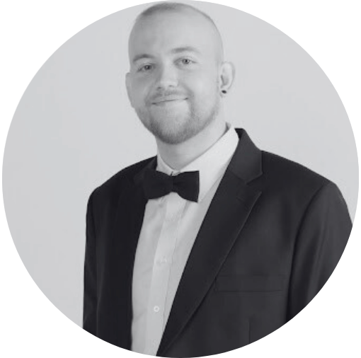 David R rund sw Das Bild zeigt den Mitarbeiter David Roschmann von uNaice.